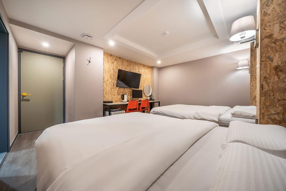 Bed, TV and multimedia