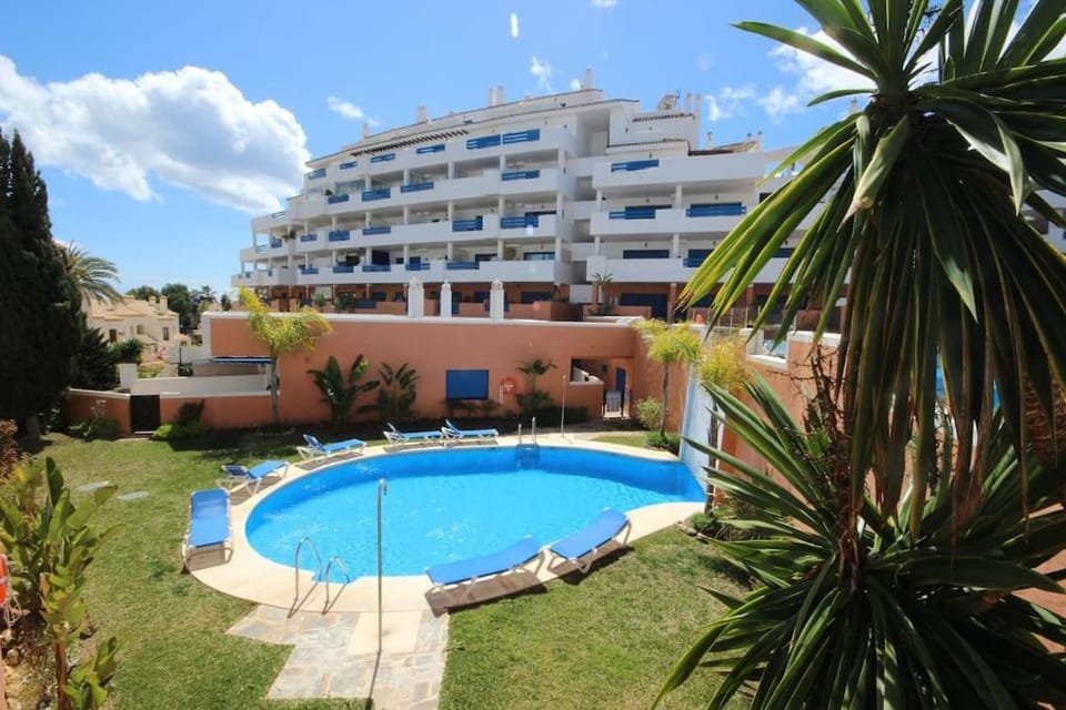 Garden, Garden view, Pool view, Swimming pool, sunbed