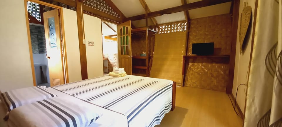 Bed, Photo of the whole room, Evening entertainment, Bedroom, wardrobe