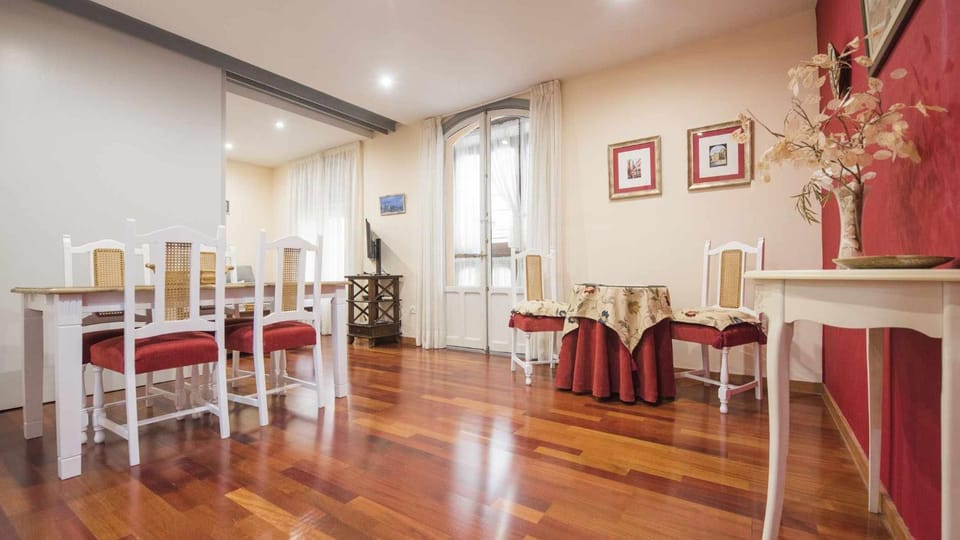 Seating area, Dining area