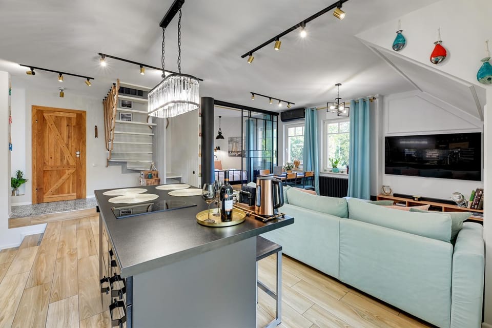 Communal lounge/ TV room, TV and multimedia, Kitchen or kitchenette, Living room, Seating area, Evening entertainment