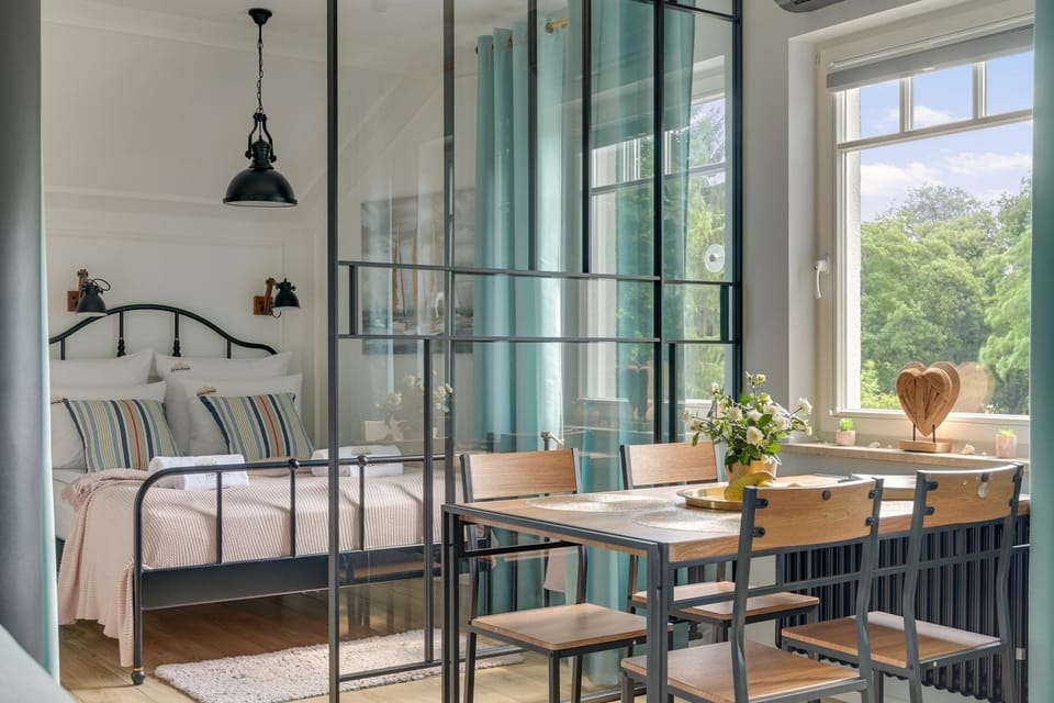 Bed, Living room, Photo of the whole room, Seating area, Dining area, Bedroom
