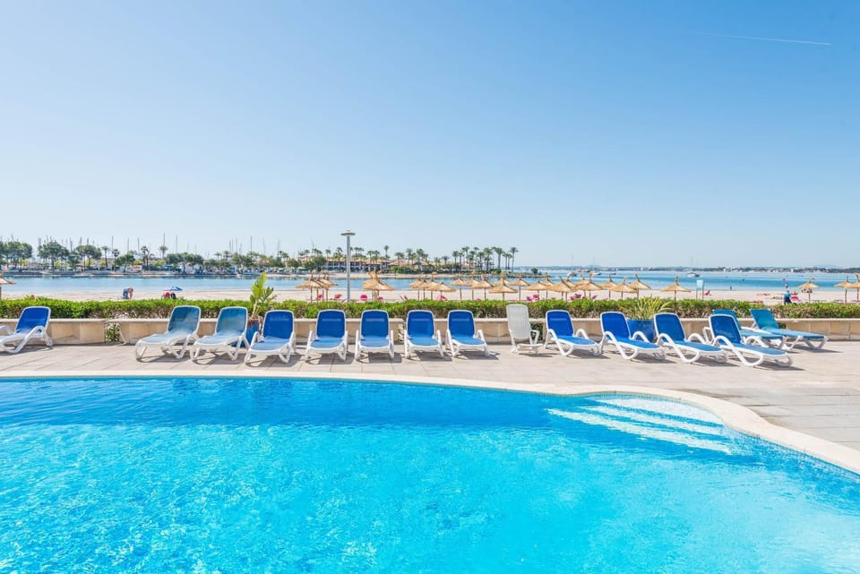 Sea view, Swimming pool, sunbed