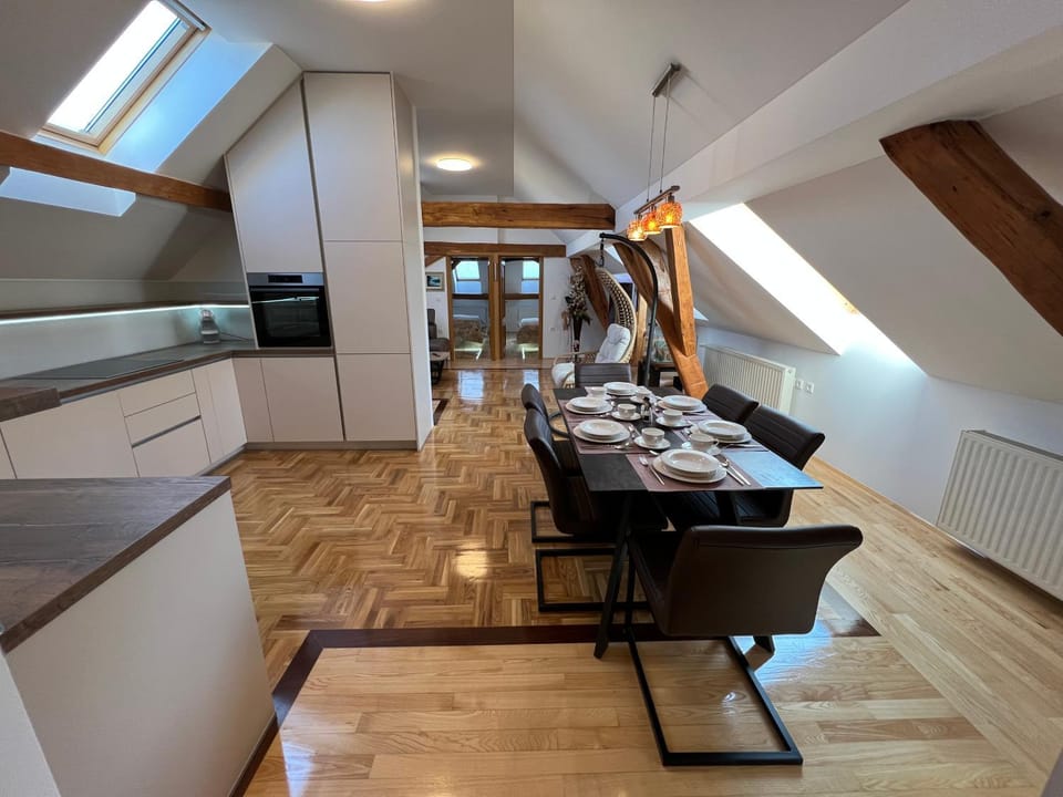 La Luna Rustic Deluxe Apartment with Pool & Jacuzzi, Bikes and Secured Parking Hotel in Croatia