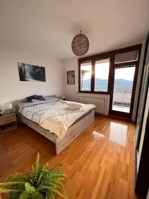 Spacious comfortable flat with splendid view Apartment in Sarajevo