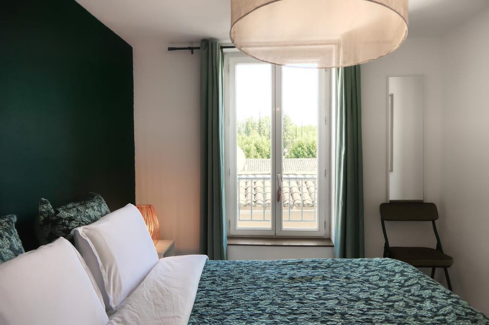 Photo of the whole room, Bedroom