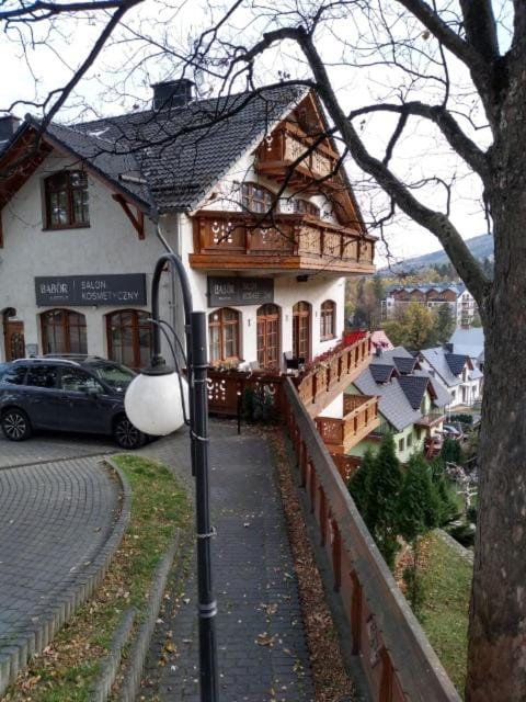 Property building, Neighbourhood, Street view, Location, Parking