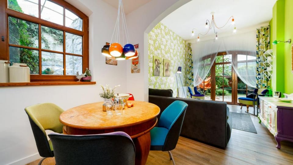 Living room, Seating area, Dining area