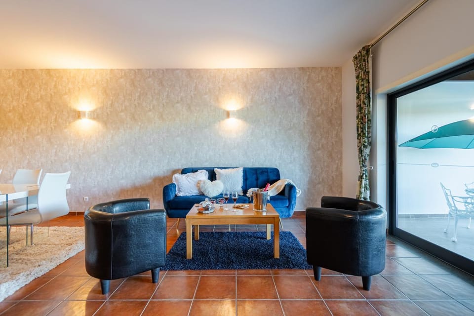 Communal lounge/ TV room, Living room, Seating area
