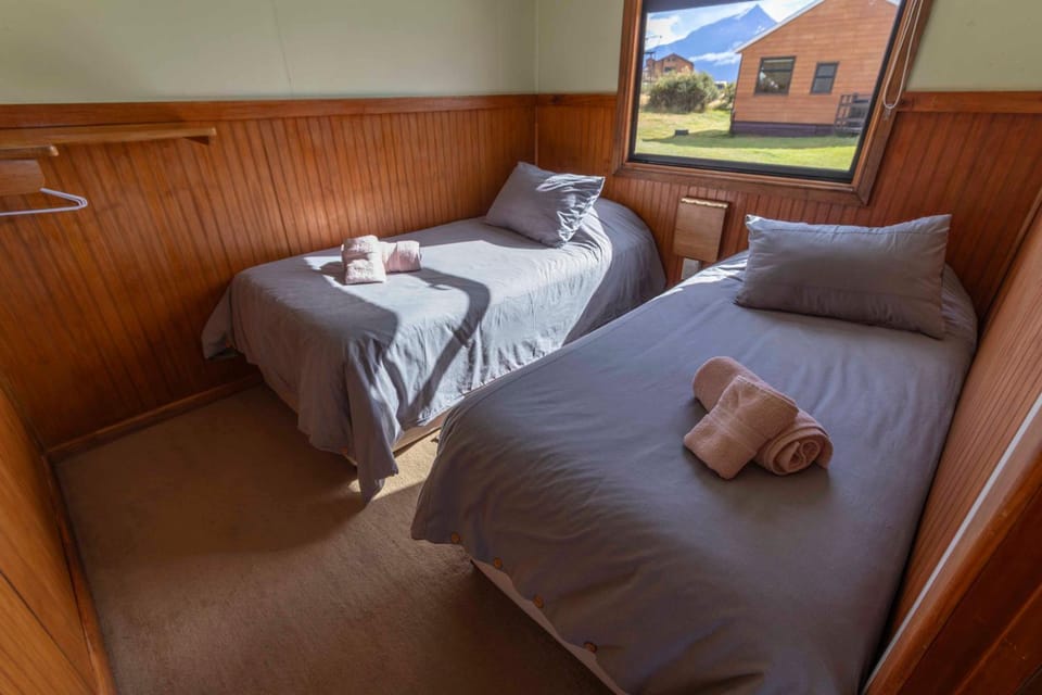 Bedroom, towels