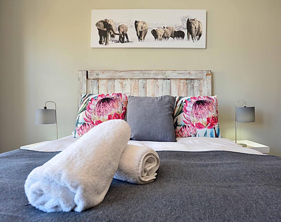 Photo of the whole room, towels