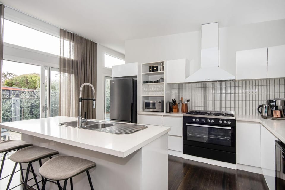 Kitchen or kitchenette, pet friendly, stove