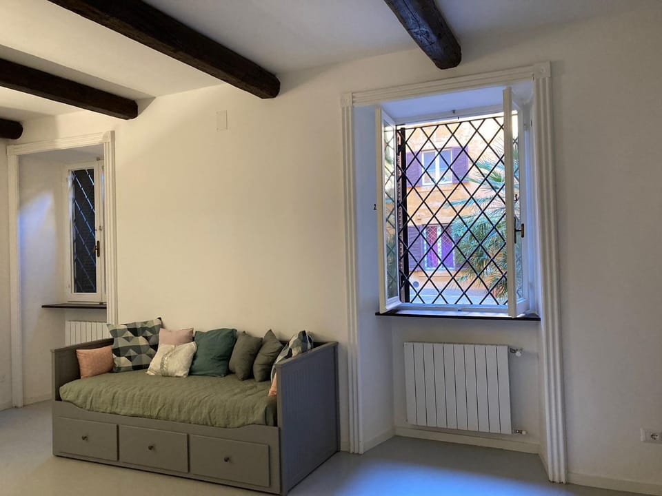 Living room, Seating area, heating, internet
