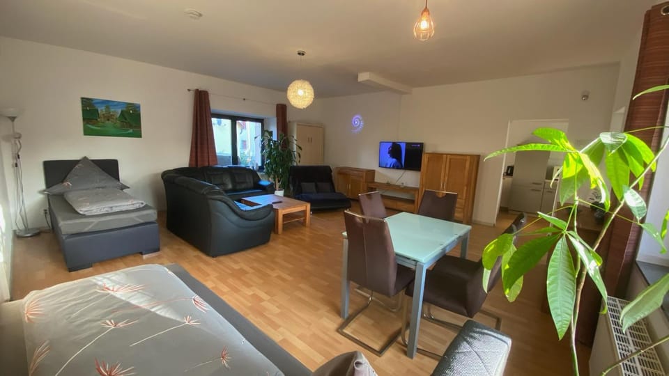 Communal lounge/ TV room, Communal lounge/ TV room, TV and multimedia, Living room, Seating area, Evening entertainment