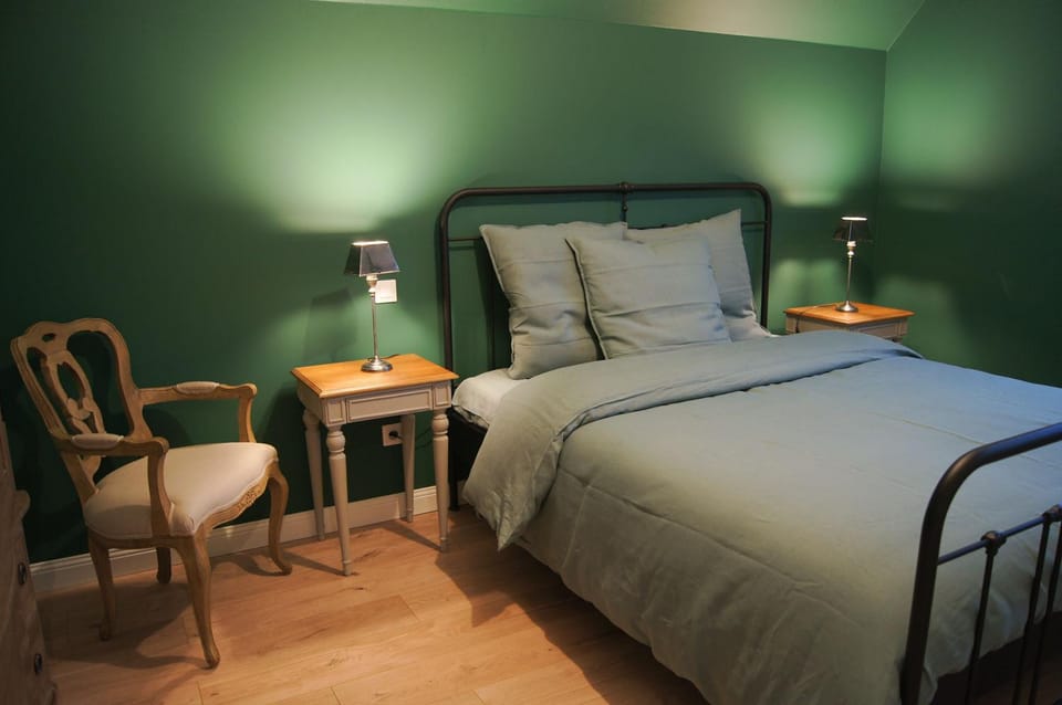 Bed, Photo of the whole room, Bedroom, hair dresser