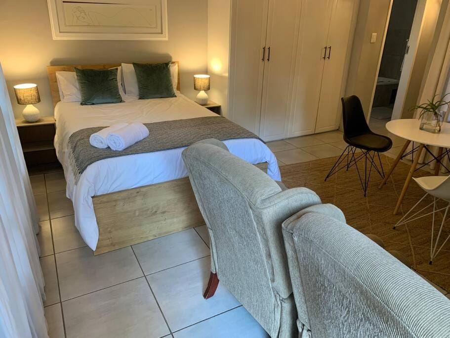 Modern 1 bedroom flat with uninterrupted wifi Apartment in Randburg