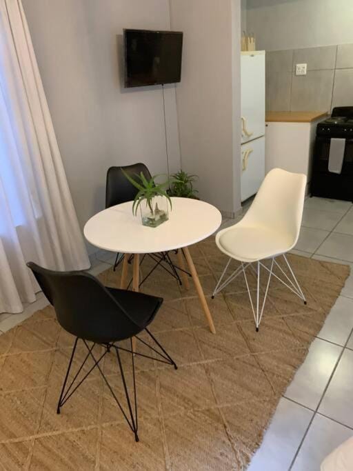 Modern 1 bedroom flat with uninterrupted wifi Apartment in Randburg