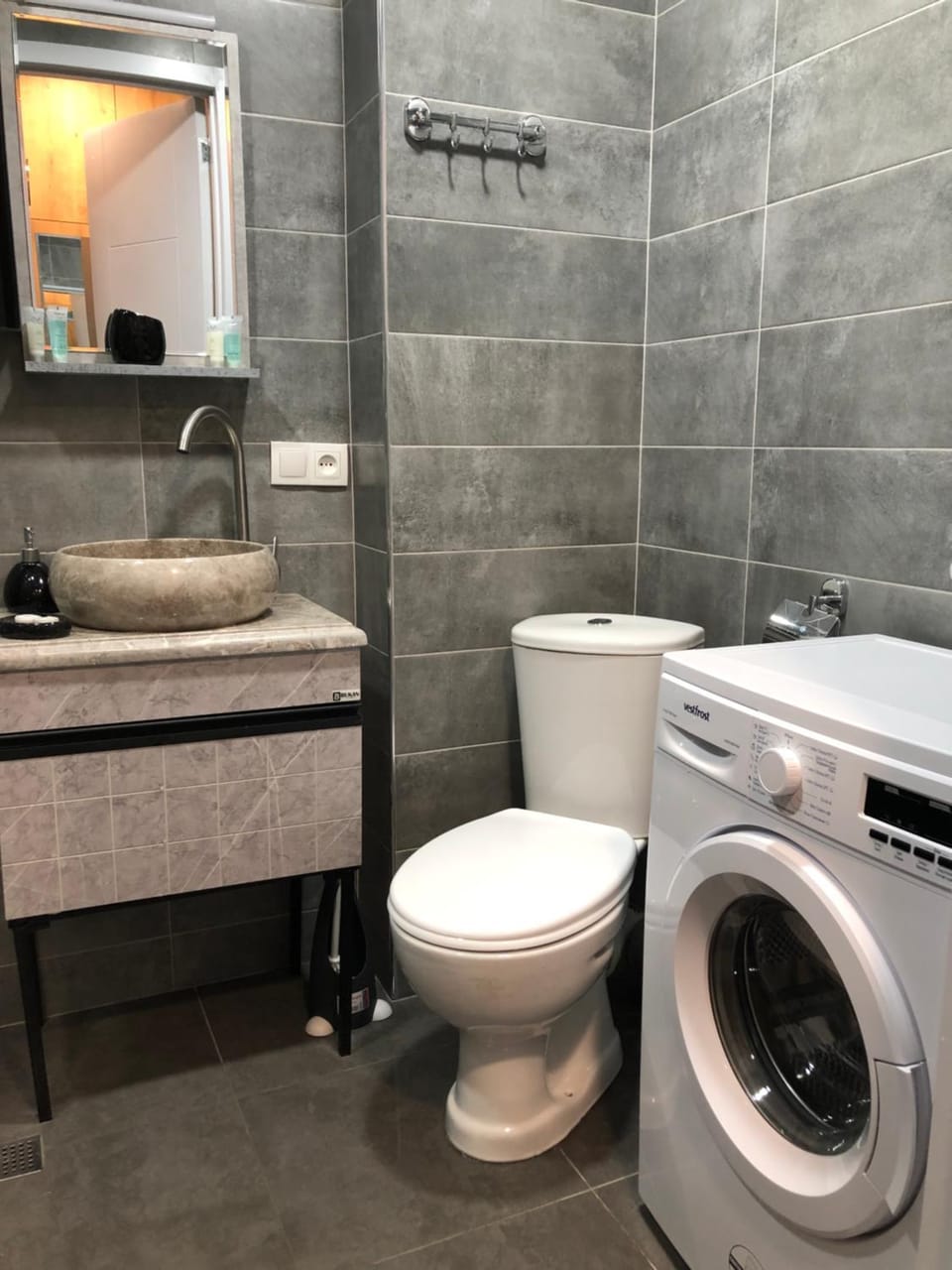 Shower, Toilet, Bathroom, towels, washing machine