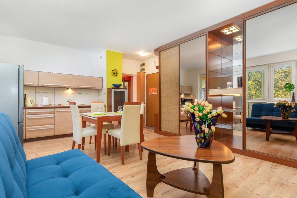 Kitchen or kitchenette, Seating area, Dining area