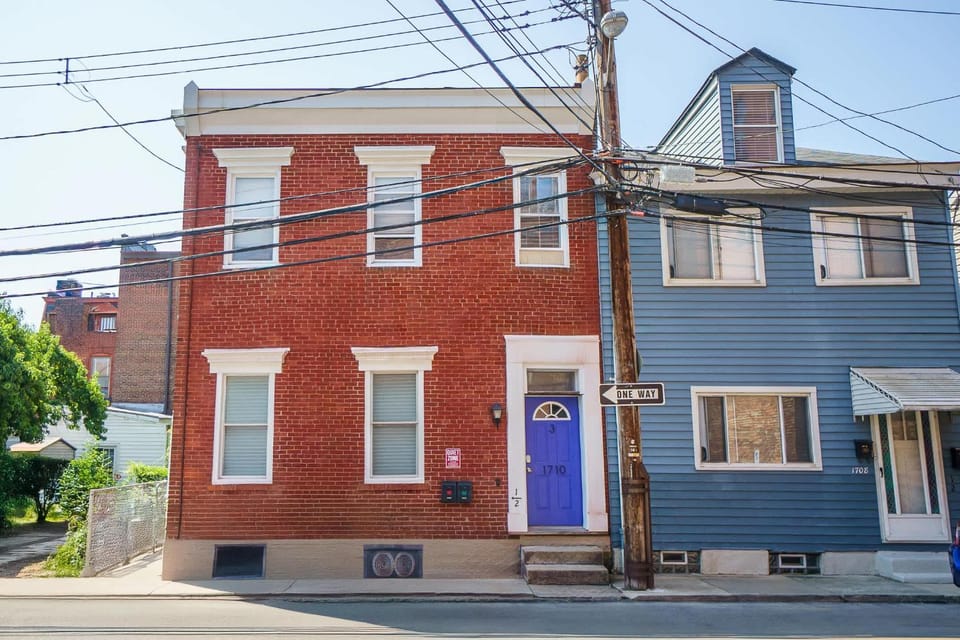 1 Bed Apt - Amazing Location 1 Block to Carson St Apartment in Pittsburgh