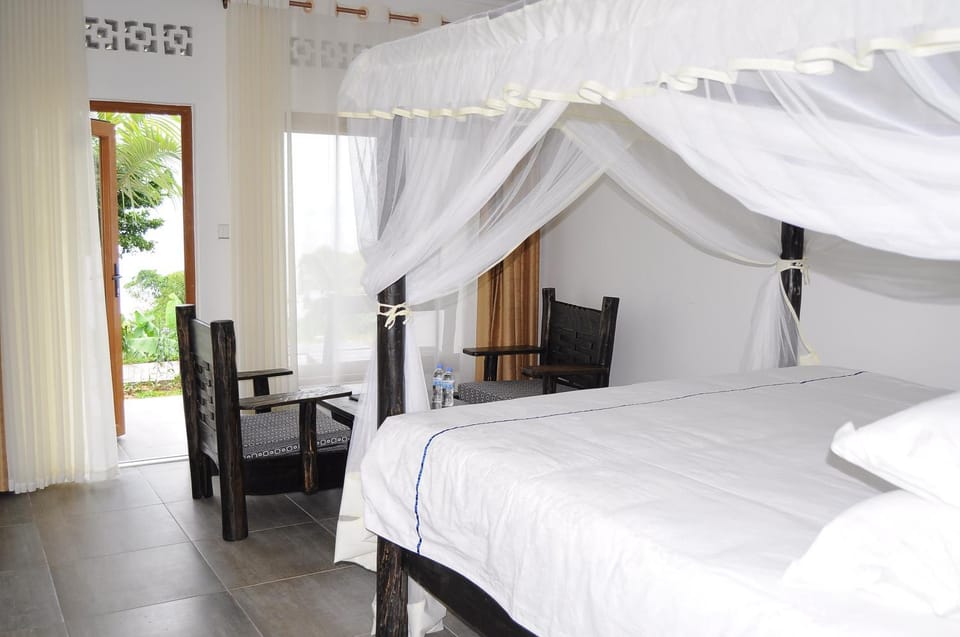 Communal lounge/ TV room, Seating area, Bedroom