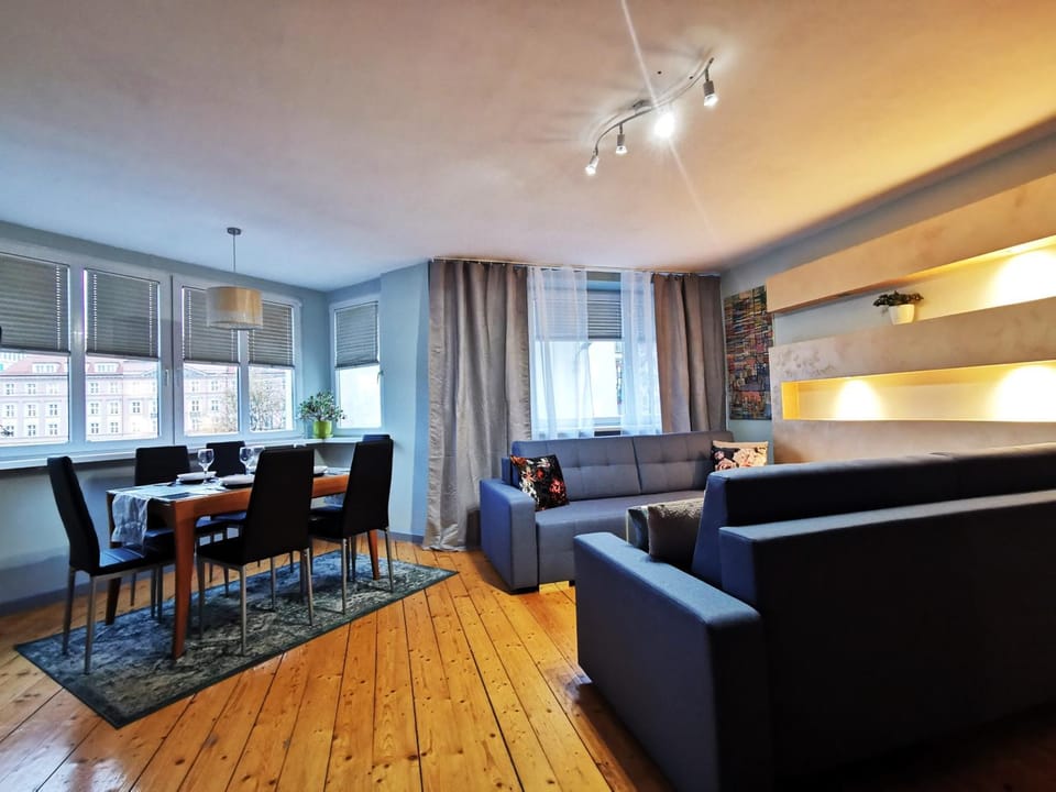 Living room, Dining area