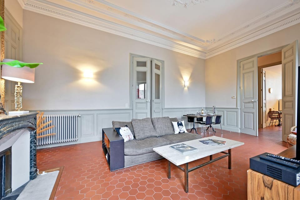 Living room, Seating area, internet