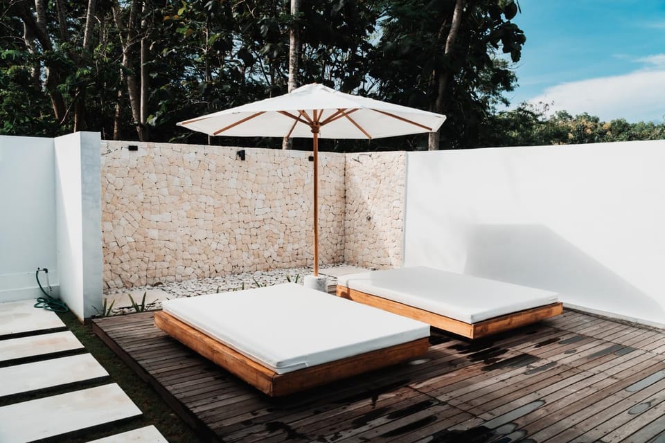 Swimming pool, sunbed