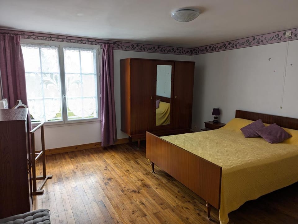 Gîte rénové 19ème siècle, 3 chambres, jardin privé, cheminée, internet, jeux, vélos adultes, parking - FR-1-653-26 House in Nouvelle-Aquitaine