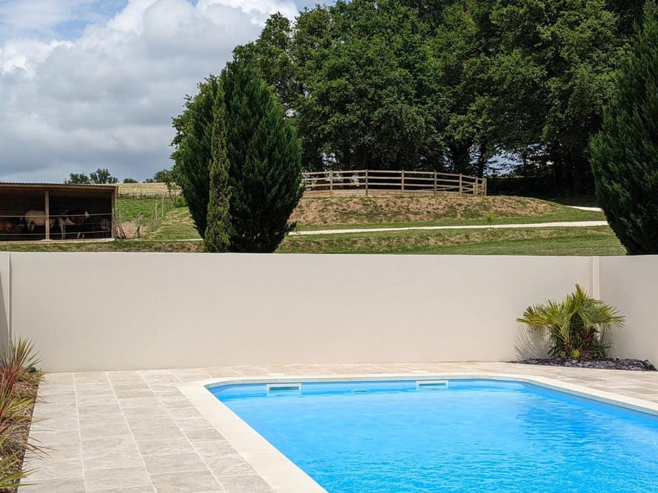 Maison spacieuse en pleine nature avec piscine, équipements de loisirs et randonnées à proximité - FR-1-653-105 House in Nouvelle-Aquitaine