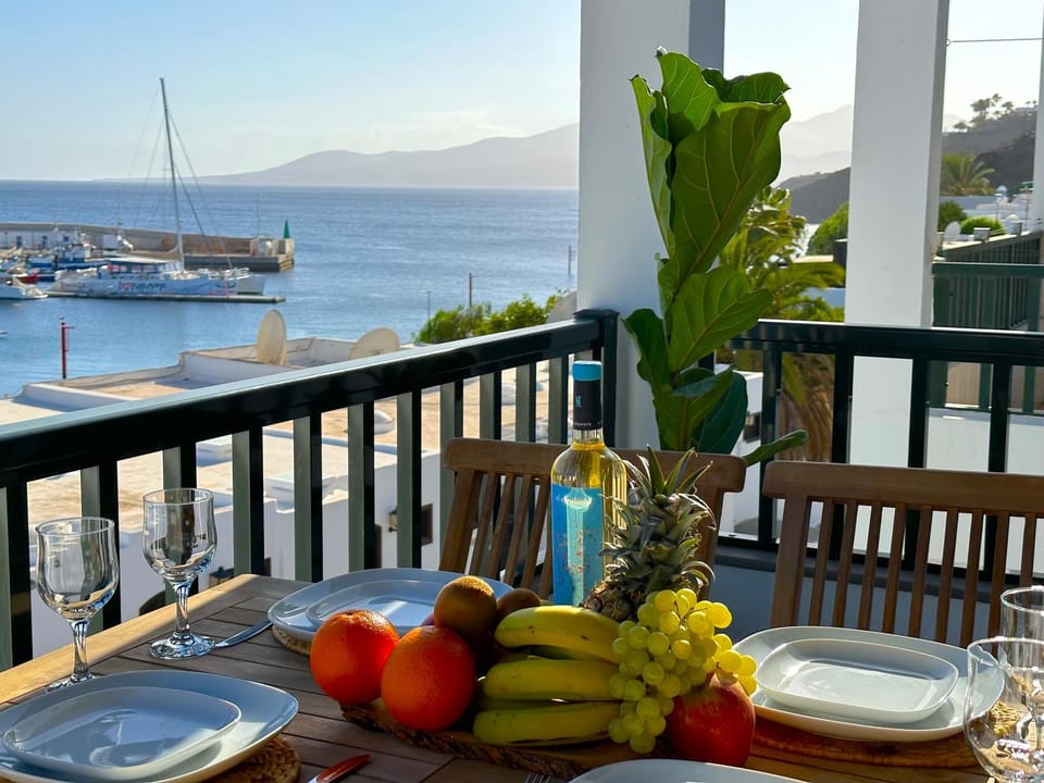 Off site, Day, Natural landscape, View (from property/room), Balcony/Terrace, Dining area, City view, Sea view