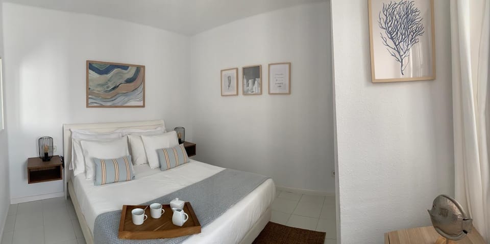 Bed, Photo of the whole room, Decorative detail, Bedroom