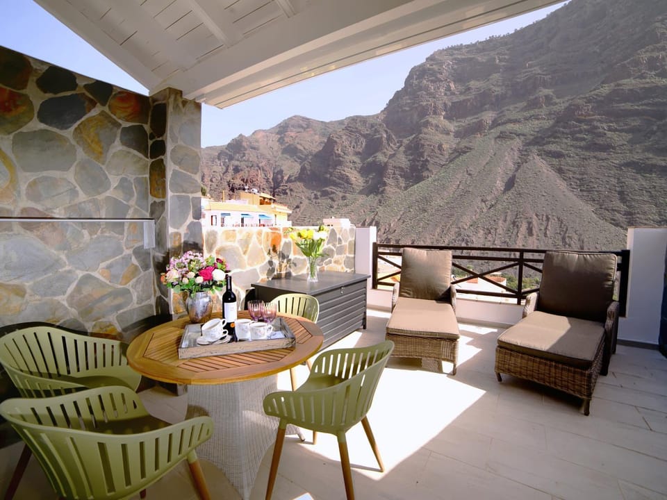 View (from property/room), Balcony/Terrace, Mountain view