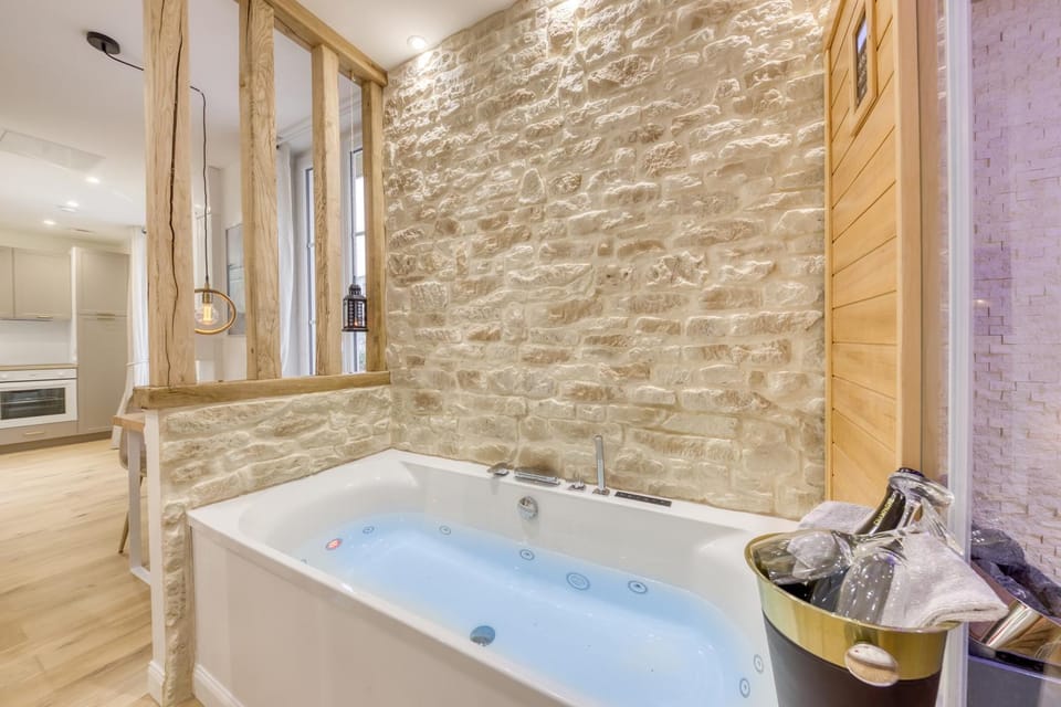 Hot Tub, Sauna, Bath, towels