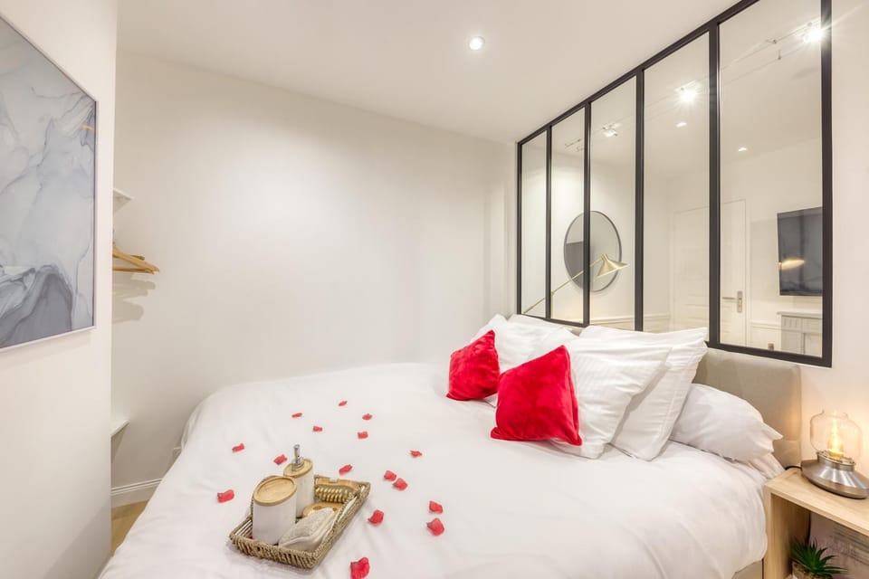 Bed, Spa and wellness centre/facilities, Photo of the whole room, Decorative detail, Bedroom, towels