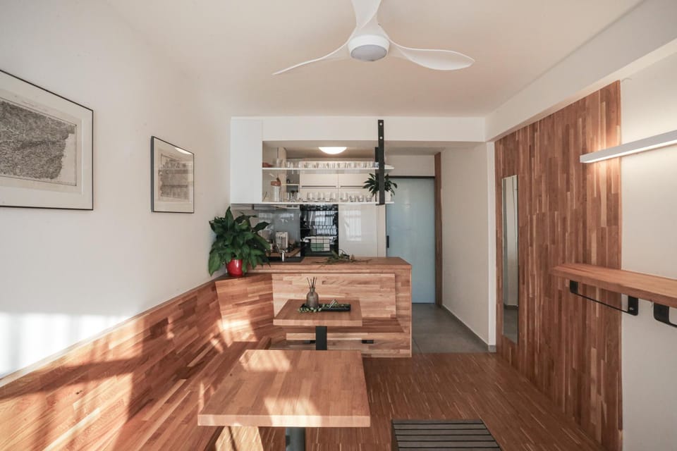 Kitchen or kitchenette, Breakfast