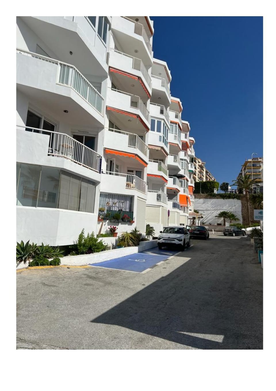 Property building, Day, Street view