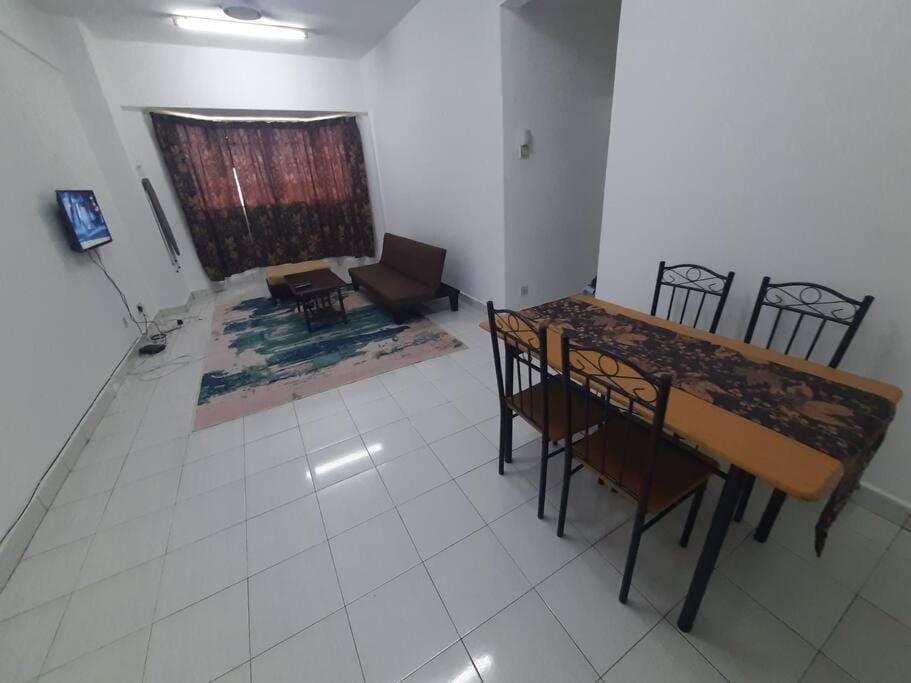 3-bedroom apartment with guarded parking inside Apartment in Federal Territory of Kuala Lumpur