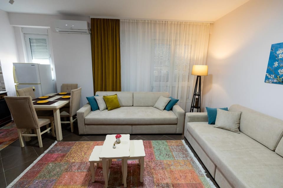 Bed, Living room, Seating area, Dining area