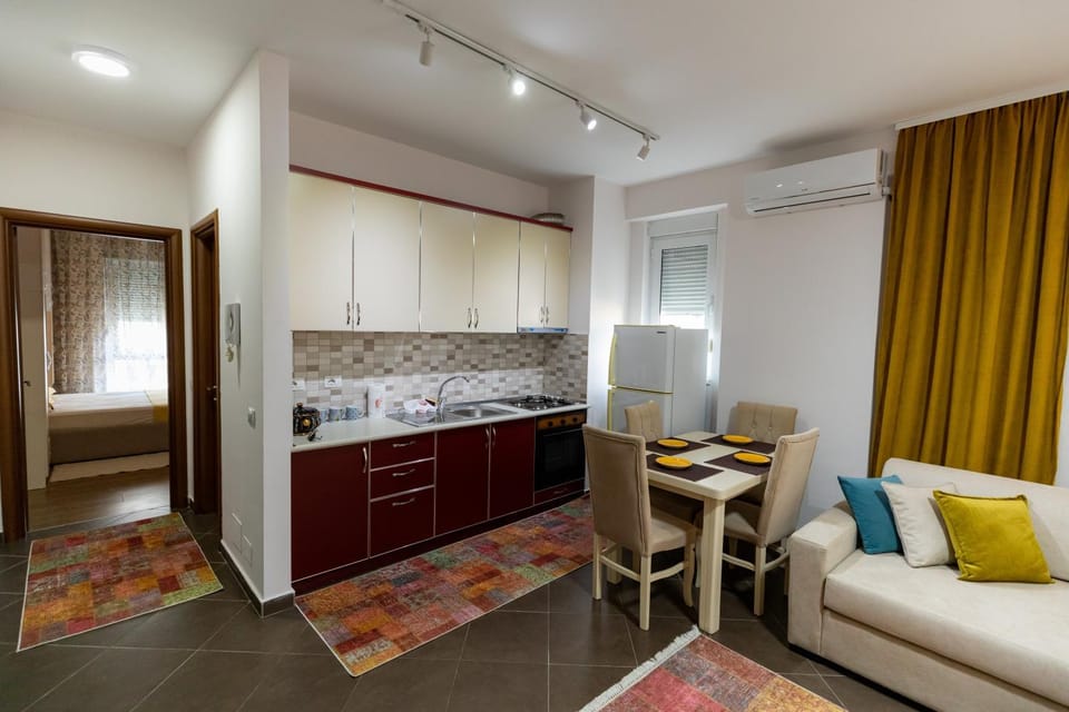 Kitchen or kitchenette, Living room, Seating area, Dining area, minibar, pet friendly, stove