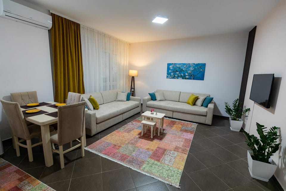 TV and multimedia, Living room, Seating area, air conditioner