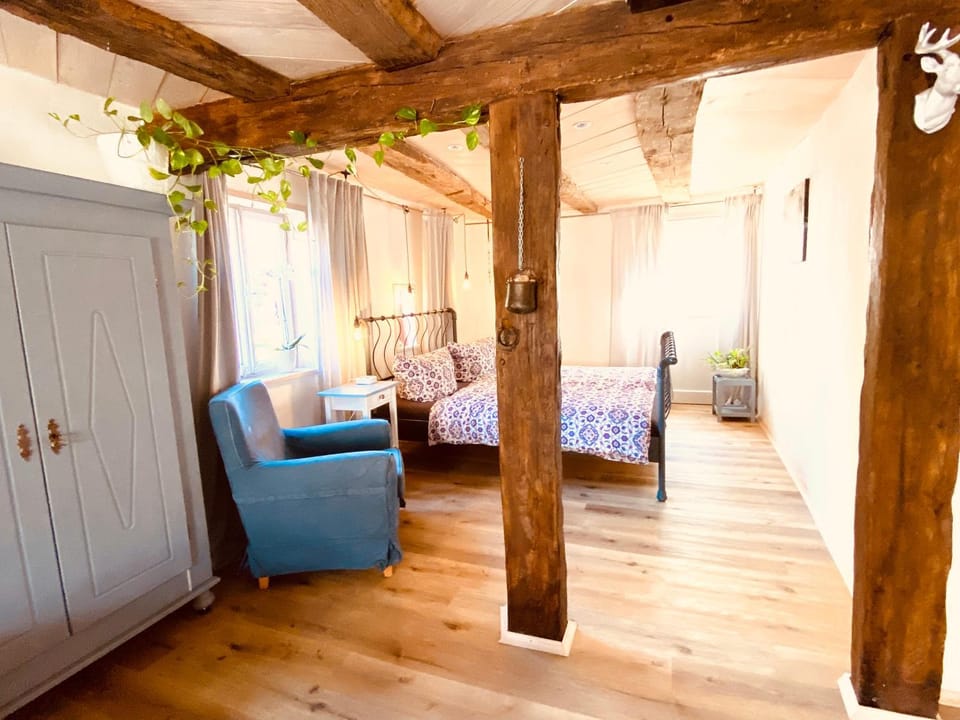 Bed, Living room, Photo of the whole room, Seating area, Bedroom, wardrobe