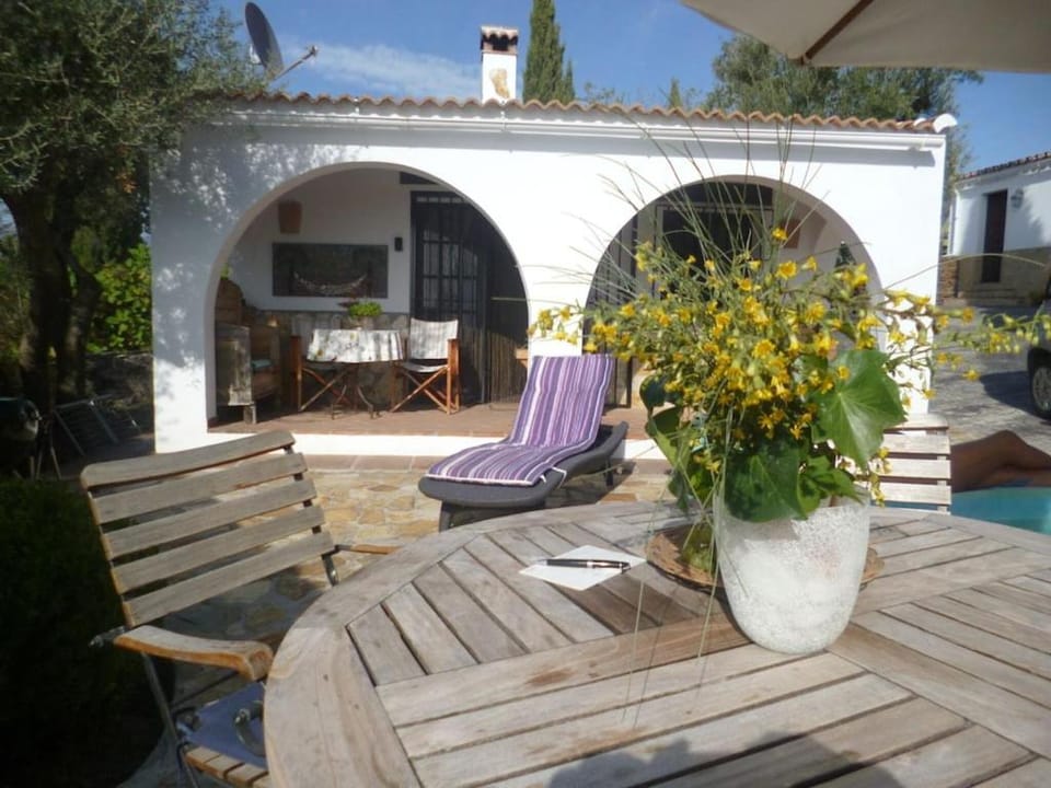 Property building, Garden, Balcony/Terrace