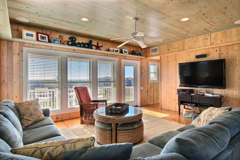 TV and multimedia, View (from property/room), Balcony/Terrace, Living room, Seating area, Sea view, furniture