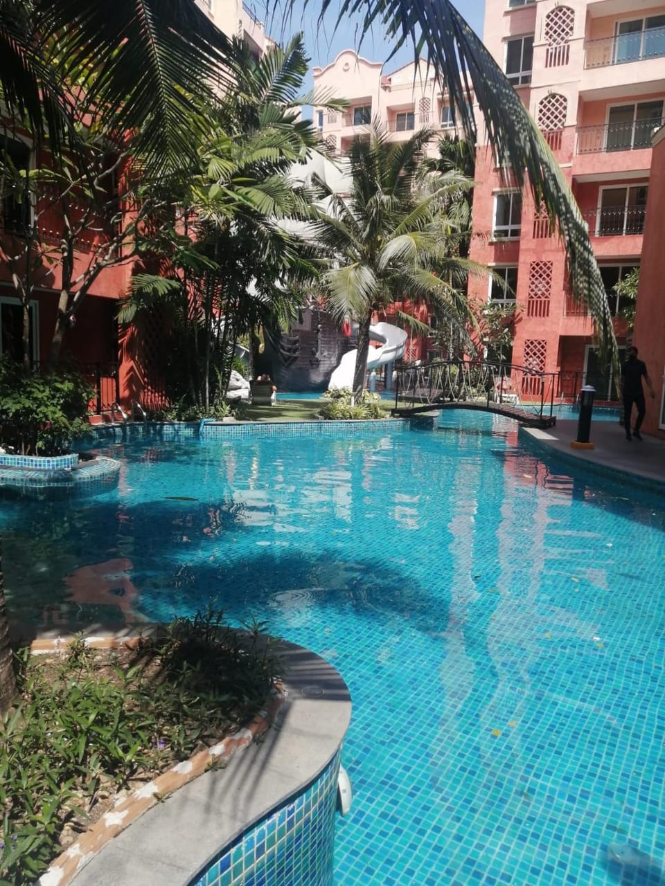 Property building, Day, Pool view, Swimming pool, sunbed