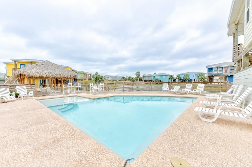 Property building, Patio, Lounge or bar, Seating area, Swimming pool