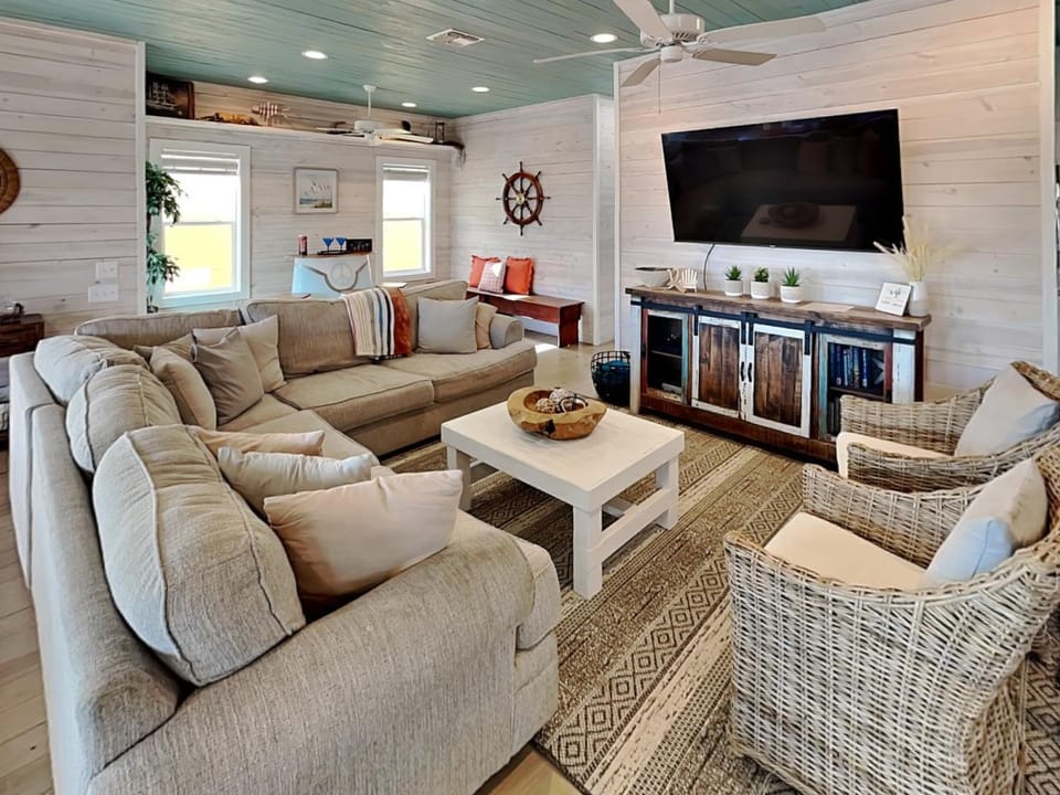 TV and multimedia, Living room, Seating area, furniture