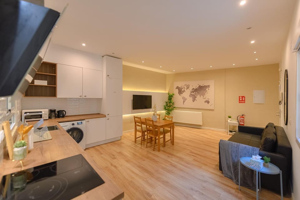 TV and multimedia, Kitchen or kitchenette, Living room, Dining area, minibar, pet friendly, stove