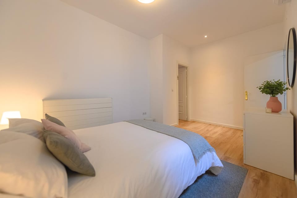 Bed, Bedroom, Guests