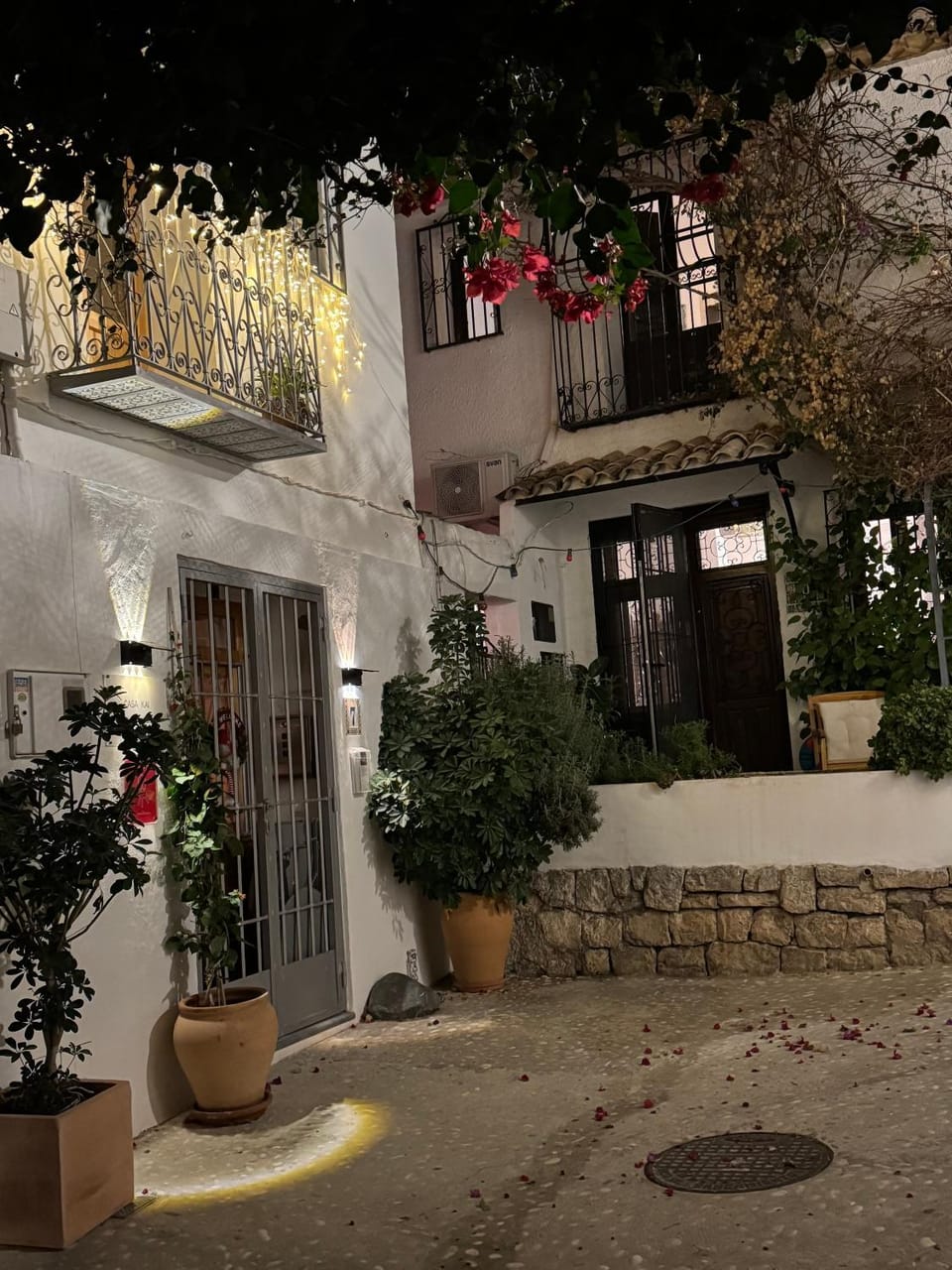 Property building, Facade/entrance, Night